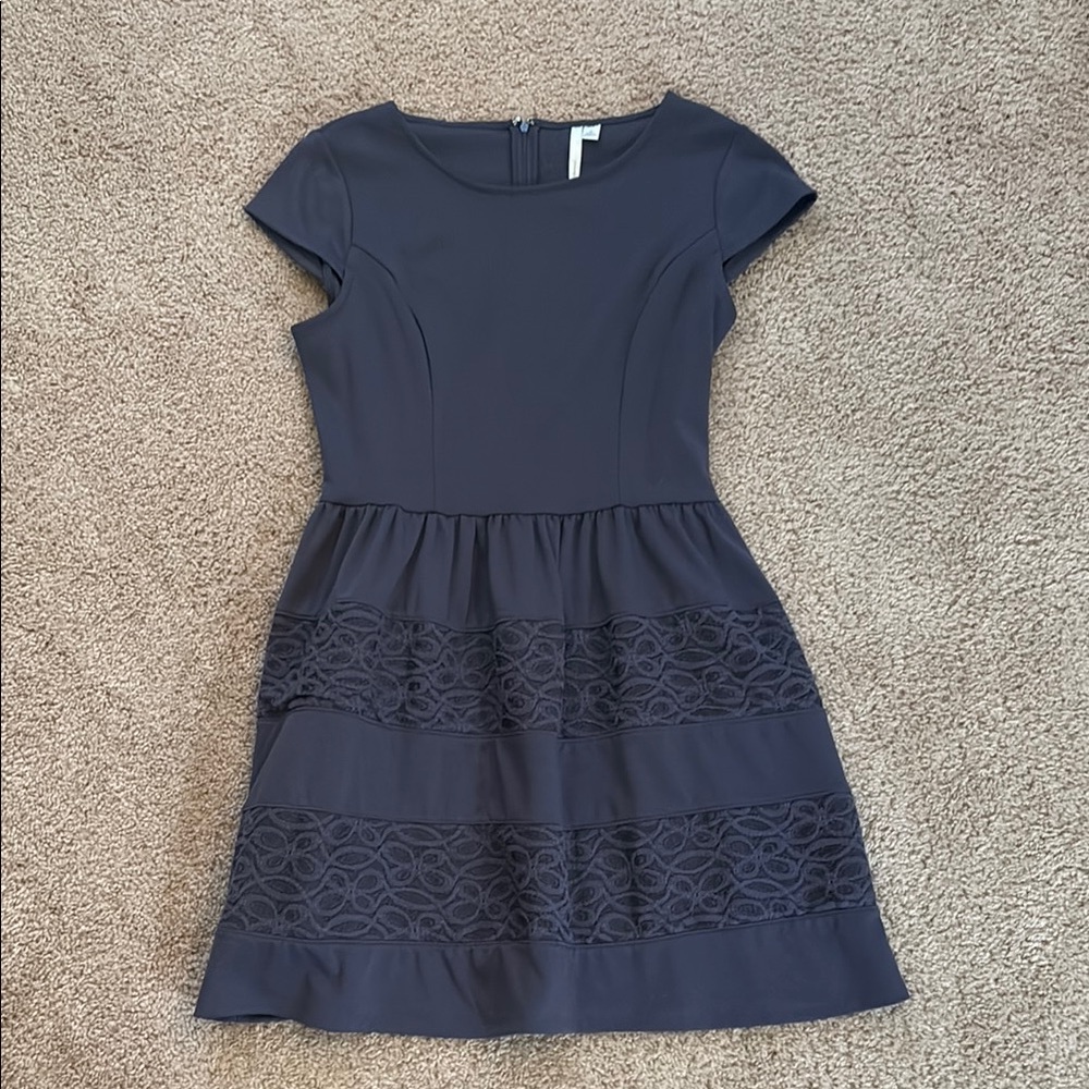 Elegant Navy Blue Dress with Lace Detail